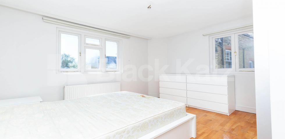 Spacious two bed with a modern kitchen, tiled modern bathroom, mins to tube Fortess Grove, Kentish Town